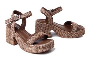 BOMBONELLA G034 P59 T599 brązowy, sandały damskie. Brązowe sandały Bombonella, bez wzorów, z gumy, bez obcasa, na obcasie, bez zapięcia. Za 344,17 zł.