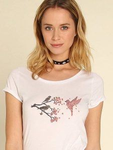 WOOOP Koszulka "Blossom Bird" w kolorze białym rozmiar: M. Białe bluzki Wooop, m, bez wzorów, z bawełny, bez kołnierzyka, bez ramiączek. Za 56,99 zł.