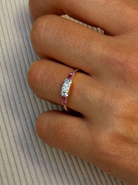 Les Petites Précieuses Pozłacany pierścionek z cyrkonią rozmiar: 54. Różowe pierścionki Les Petites Précieuses, z cyrkonią, pozłacane. Za 95,99 zł.