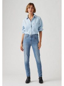 Levi's Dżinsy - Slim fit - w kolorze błękitnym rozmiar: W26/L32. Niebieskie jeansy Levi's®, z aplikacjami, ze skóry. Za 191,42 zł.