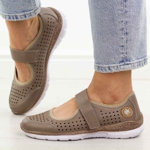 C.Beżowe vizon skórzane półbuty damskie T.Sokolski 2922. Brązowe półbuty Sokolski, na jesień, bez wzorów, z jeansu, z okrągłym noskiem, bez obcasa, na płaskiej podeszwie, bez zapięcia. Za 319,00 zł.