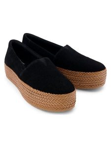 TOMS Skórzane espadryle w kolorze czarnym rozmiar: 36. Czarne espadryle Toms, bez wzorów, bez obcasa. Za 154,95 zł.