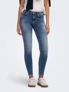 ONLY Dżinsy - Slim fit - w kolorze niebieskim rozmiar: S/L30. Niebieskie jeansy ONLY, bez wzorów. Za 139,95 zł.