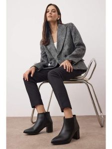 Trendyol Botki w kolorze czarnym rozmiar: 39. Czarne botki Trendyol, bez wzorów, bez obcasa, bez zapięcia. Za 117,99 zł.