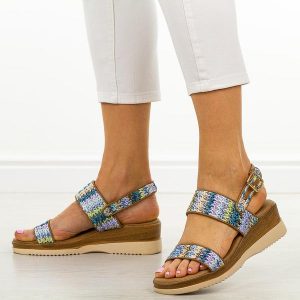NIebieskie sandały damskie na koturnie Potocki 45302. Niebieskie sandały POTOCKI, bez wzorów, z jeansu, bez obcasa, na koturnie, bez zapięcia. Za 159,00 zł.