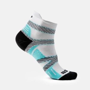 Unisex PADROS V2 Izas skarpetki sportowe o średniej długości. Szare skarpetki Izas, bez wzorów. Za 86,91 zł.