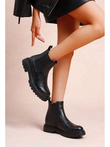 Foreverfolie Botki w kolorze czarnym rozmiar: 41. Czarne botki Foreverfolie, bez wzorów, bez obcasa, bez zapięcia. Za 130,99 zł.