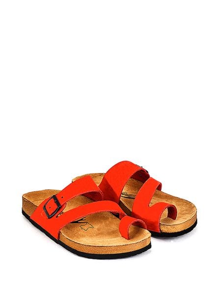 Moosefield Skórzane klapki w kolorze czerwonym rozmiar: 40. Czerwone klapki Moosefield, bez wzorów, ze skóry, z okrągłym noskiem, bez obcasa. Za 163,64 zł.