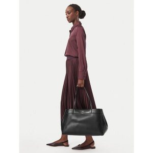 Torebka Calvin Klein. Czarne shopper bag Calvin Klein, bez wzorów, bez dodatków. Za 749,99 zł.