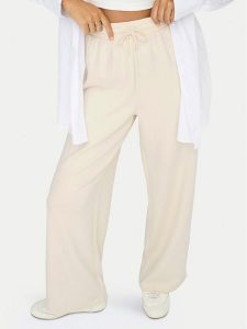 ONLY Spodnie dresowe Scarlett 15346400 Écru Regular Fit. Spodnie dresowe ONLY, l, bez wzorów, z dresówki. Za 159,99 zł.