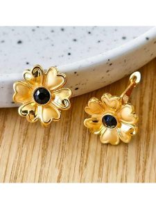 LA CHIQUITA Pozłacane kolczyki z kryształami rozmiar: onesize. Czarne kolczyki LA CHIQUITA, z kryształem, pozłacane. Za 117,73 zł.