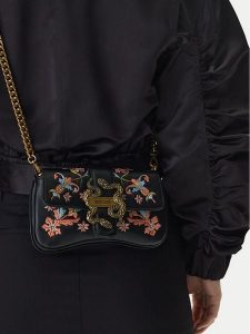 Just Cavalli Torebka 80RA4BA7 ZSE08 Czarny. Czarne torebki klasyczne Just Cavalli, bez wzorów, ze skóry, bez dodatków. Za 641,99 zł.