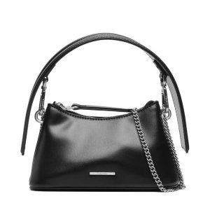 Torebka Calvin Klein. Czarne torebki klasyczne Calvin Klein, bez wzorów, bez dodatków. Za 639,99 zł.