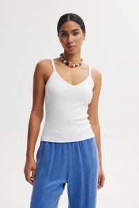 TOP CAMI BIAŁY M - Flawless. Białe topy Flawless, m, bez wzorów, z bawełny, klasyczne, bez kołnierzyka, bez ramiączek. Za 179,00 zł.