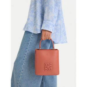 Torebka Nine West. Brązowe torebki klasyczne Nine West, bez wzorów, bez dodatków. Za 179,99 zł.