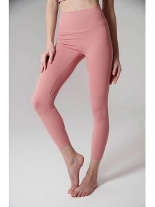 Onamaste Legginsy sportowe "Mantra" w kolorze szaroróżowym rozmiar: S/M. Różowe legginsy Onamaste, m, bez wzorów, z podwyższonym stanem, outdoorowe. Za 114,71 zł.