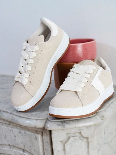 Bellucci Sneakersy w kolorze beżowo-białym rozmiar: 36. Białe trampki Bellucci, bez wzorów, bez zapięcia. Za 101,70 zł.