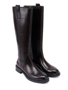 British Passport Skórzane kozaki w kolorze brązowym rozmiar: 37. Brązowe kozaki British Passport, na zimę, bez wzorów, bez obcasa, bez zapięcia. Za 652,95 zł.