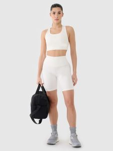 4F Legginsy kolarki treningowe damskie - białe S. Białe legginsy 4f, bez wzorów, z dzianiny, z podwyższonym stanem, krótkie. W wyprzedaży za 79,99 zł.