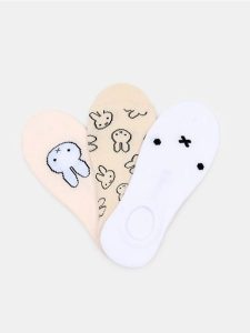 Prążkowane skarpetki 3 pack Miffy - wielobarwny. Skarpetki Sinsay, bez wzorów, prążkowane. Za 12,99 zł.
