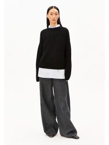 Armedangels Sweter ''Merinaa'' w kolorze czarnym rozmiar: S. Czarne swetry oversize ARMEDANGELS, s, bez wzorów, z bawełny, bez ramiączek. Za 219,95 zł.