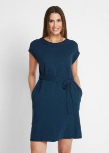 Sukienka T-shirtowa z czystej bawełny. Niebieskie sukienki bonprix, bez wzorów, z bawełny, bez kołnierzyka, bez ramiączek. Za 64,99 zł.