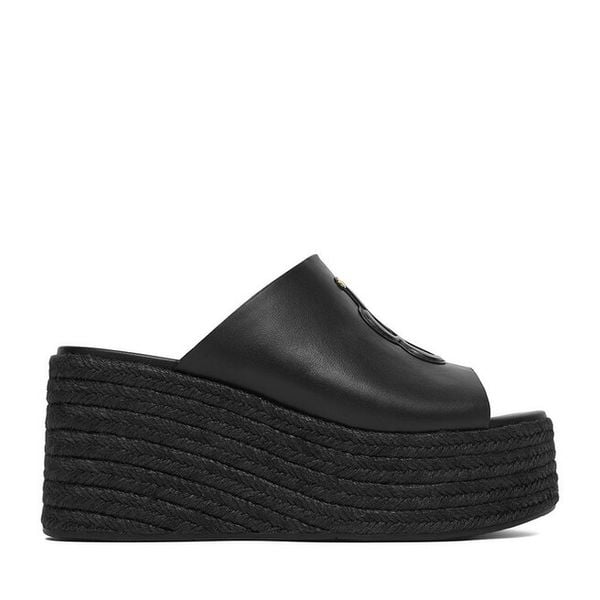Espadryle Badura. Czarne espadryle Badura, bez wzorów, bez obcasa. Za 349,99 zł.