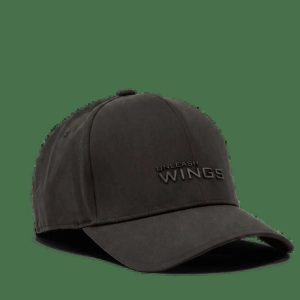 Czapka z daszkiem WINGS UNLEASH wodoodporna sportowa regulowana. Czarne czapki WINGS, bez wzorów, z elastanu, eleganckie. Za 89,90 zł.