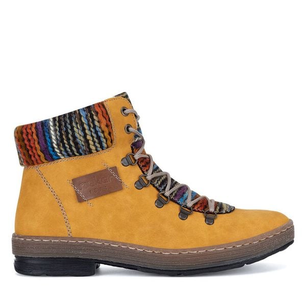 Trzewiki Rieker. Żółte botki Rieker, bez wzorów, bez obcasa, na płaskiej podeszwie, bez zapięcia. Za 295,99 zł.