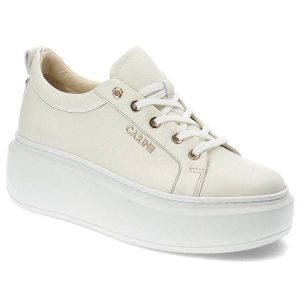 Beżowe Sneakersy Carinii Modne Skórzane Buty. Białe czółenka Carinii, z aplikacjami, ze skóry, bez obcasa, na koturnie, bez zapięcia. Za 389,00 zł.