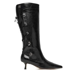 Kozaki Steve Madden. Czarne kozaki Steve Madden, bez wzorów, bez obcasa, na szpilce, bez zapięcia. Za 729,99 zł.