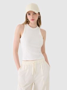 4F Top slim z prążkowanej dzianiny damski - biały XL. Białe topy 4f, xl, bez wzorów, z bawełny, klasyczne, bez kołnierzyka, bez ramiączek. W wyprzedaży za 39,99 zł.