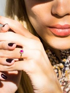 DIAMOND & CO Złoty pierścionek "Capiz" z diamentami rozmiar: 48. Czerwone pierścionki Diamond & Co, z diamentem, złote. Za 997,65 zł.