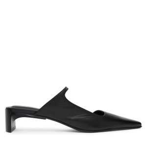 Klapki Calvin Klein. Czarne klapki Calvin Klein, bez wzorów, bez obcasa. Za 496,99 zł.