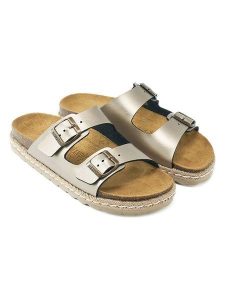 Mandel Klapki w kolorze brązowym rozmiar: 39. Brązowe klapki Mandel, bez wzorów, z otwartym noskiem, bez obcasa. Za 173,99 zł.