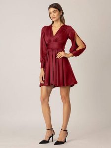 APART Sukienka w kolorze bordowym rozmiar: 40. Czerwone sukienki Apart, bez wzorów, bez kołnierzyka, bez ramiączek, midi. Za 173,99 zł.