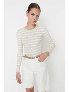 Trendyol Koszulka w kolorze beżowo-białym rozmiar: M. Brązowe bluzki Trendyol, m, bez wzorów, ze splotem, bez kołnierzyka, bez ramiączek. Za 65,45 zł.