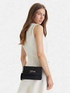 Guess Torebka J6RZ15 WGT10 Czarny. Czarne torebki klasyczne Guess, z aplikacjami, ze skóry, bez dodatków. Za 234,99 zł.