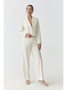 TATUUM Spodnie w kolorze kremowym rozmiar: 38. Brązowe spodnie z wysokim stanem Tatuum, bez wzorów, z materiału, z podwyższonym stanem. Za 212,80 zł.