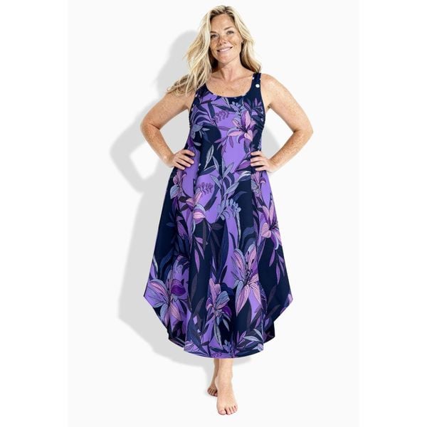 Damskie Sukienka midi wzór w lilie krój trapezowy okrągły dekolt bez rękawów. Niebieskie sukienki Ulla Popken, plus size, bez wzorów, z materiału, sportowe, bez kołnierzyka, plus size, bez ramiączek, midi, sportowe. Za 279,99 zł.