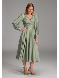 SWING Sukienka w kolorze jasnozielonym rozmiar: 42. Zielone sukienki Swing, bez wzorów, bez kołnierzyka, bez ramiączek, maxi. Za 274,95 zł.