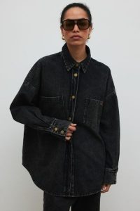Koszula jeansowa w kolorze WASHED BLACK- INSPIRE-S/M. Czarne koszule Marsala, m, bez wzorów, z denimu, bez kołnierzyka, bez ramiączek. Za 1,00 zł.