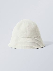 Weekday Kapelusz w kolorze kremowym rozmiar: 56 cm. Brązowe kapelusze Weekday, bez wzorów. Za 50,95 zł.