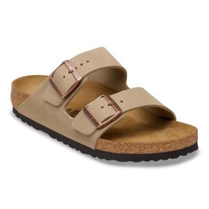 Klapki Birkenstock Arizona skóra olejowana 0352201. Brązowe klapki Birkenstock, bez wzorów, z materiału, bez obcasa. Za 409,00 zł.