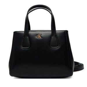 Torebka Calvin Klein. Czarne torebki klasyczne Calvin Klein, bez wzorów, bez dodatków. Za 529,99 zł.
