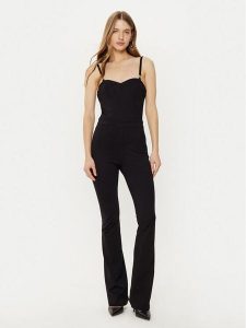 Guess Kombinezon W5RD90 KCMU2 Czarny Slim Fit. Czarne kombinezony Guess, xl, z aplikacjami, z wiskozy, bez kołnierzyka, bez ramiączek. Za 339,99 zł.