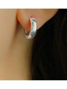 Les Petites Précieuses Srebrne kolczyki-kreole rozmiar: onesize. Szare kolczyki Les Petites Précieuses, srebrne. Za 127,05 zł.