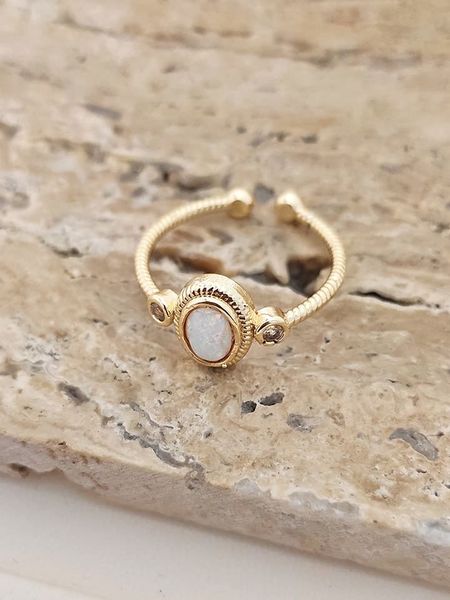 Nakkash Pozłacany pierścionek z opalem rozmiar: onesize. Białe pierścionki Nakkash, z opalem, pozłacane. Za 47,94 zł.