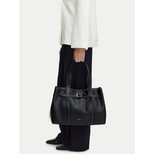 Torebka Calvin Klein. Czarne torebki klasyczne Calvin Klein, bez wzorów, bez dodatków. Za 674,99 zł.