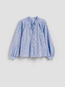 Koszula z ażurowym wzorem - jasnoniebieski. Niebieskie koszule Reserved, l, w ażurowe wzory, z bawełny, bez kołnierzyka, bez ramiączek. Za 119,99 zł.